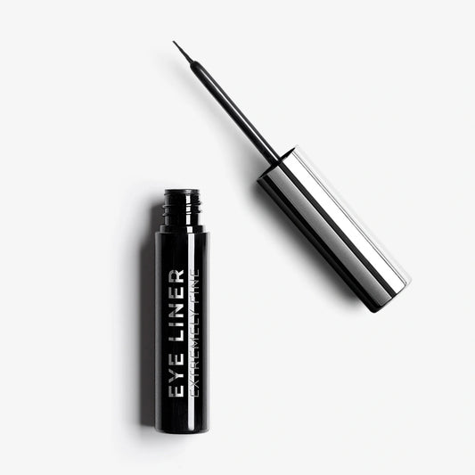 Eyeliner nero con punta sottile